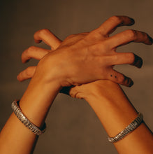 Load image into Gallery viewer, NA122 SCULPTED BRACELET