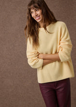 Load image into Gallery viewer, ‘KAIA’ ΠΛΕΚΤΗ ΜΠΛΟΥΖΑ (PASTEL YELLOW) MAMOUSH
