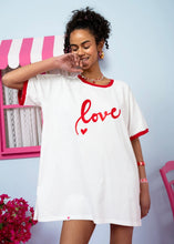 Φόρτωση εικόνας στο εργαλείο προβολής Συλλογής, T-shirt Reglan Blouse Άσπρη Με Κέντημα “Love” Κοντομάνικο Μπλουζάκι Petit Boutik