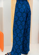 Load image into Gallery viewer, HIBISCUS PANTS BLUE ARPYES