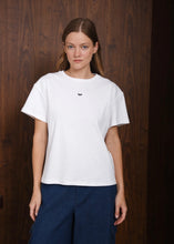 Load image into Gallery viewer, UNTOUCH TEE WHITE APRYES