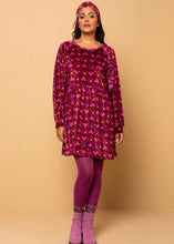 Φόρτωση εικόνας στο εργαλείο προβολής Συλλογής, Melina Mini Dress Magenta Hearts Cubes Βελούδινο Φόρεμα με Τσέπες Petit Boutik