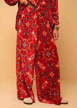 Φόρτωση εικόνας στο εργαλείο προβολής Συλλογής, Lisa Pants Red Terracotta Folk Pixel Flower Βελούδινο Rip με Τσέπες Petit Boutik
