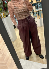 Φόρτωση εικόνας στο εργαλείο προβολής Συλλογής, CLASSIC CROPPED PANTS LEATHER BROWN MILKWHITE
