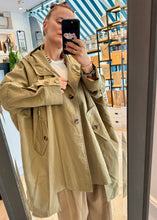 Load image into Gallery viewer, &quot;ANNA&quot; Coat Khaki PALOMAS Y MARGARITAS
