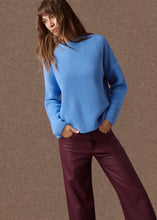 Load image into Gallery viewer, ‘KAIA’ ΠΛΕΚΤΗ ΜΠΛΟΥΖΑ (BABY BLUE) MAMOUSH
