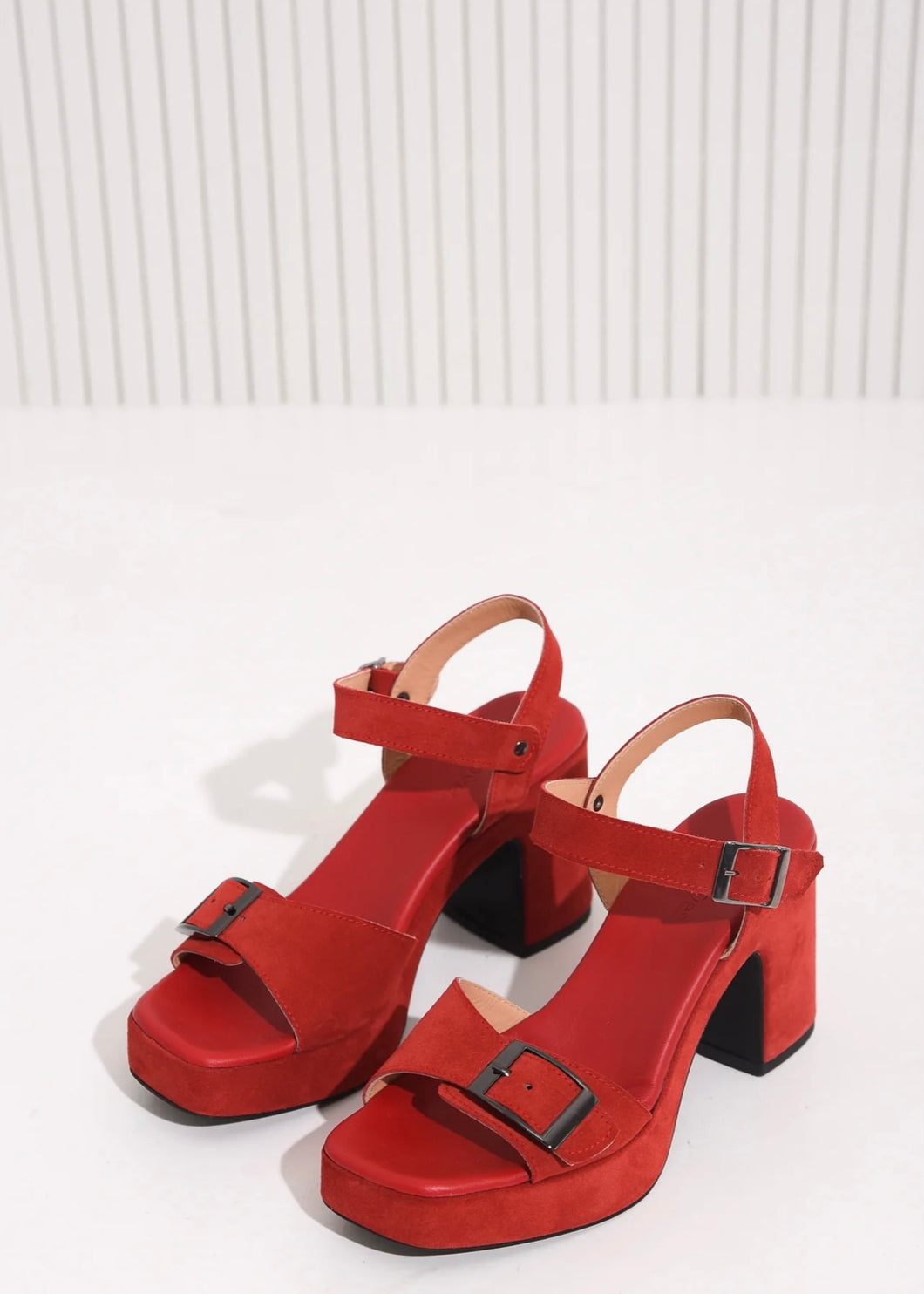 CHIKOO HEELS RED ARPYES
