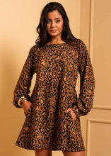 Φόρτωση εικόνας στο εργαλείο προβολής Συλλογής, Melina Mini Dress Brown Animal Print Leopar Φούτερ Φόρεμα με Τσέπες Petit Boutik
