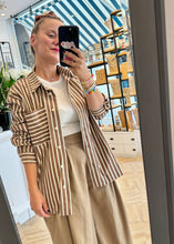 Load image into Gallery viewer, &quot;ALEX&quot; Shirt Camel PALOMAS Y MARGARITAS
