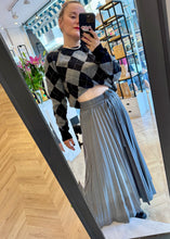 Load image into Gallery viewer, LAOURA SKIRT GRI PALOMAS Y MARGARITAS
