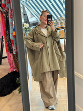 Load image into Gallery viewer, &quot;ANNA&quot; Coat Khaki PALOMAS Y MARGARITAS
