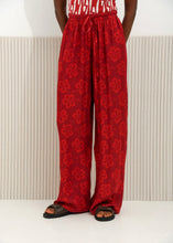 Load image into Gallery viewer, HIBISCUS PANTS RED ARPYES
