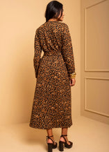 Φόρτωση εικόνας στο εργαλείο προβολής Συλλογής, Amelia Dress Brown Animal Print Leopar Φούτερ Φόρεμα με Ζώνη Petit Boutik
