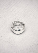 Load image into Gallery viewer, NA174 HOLLOW RING NASILIA
