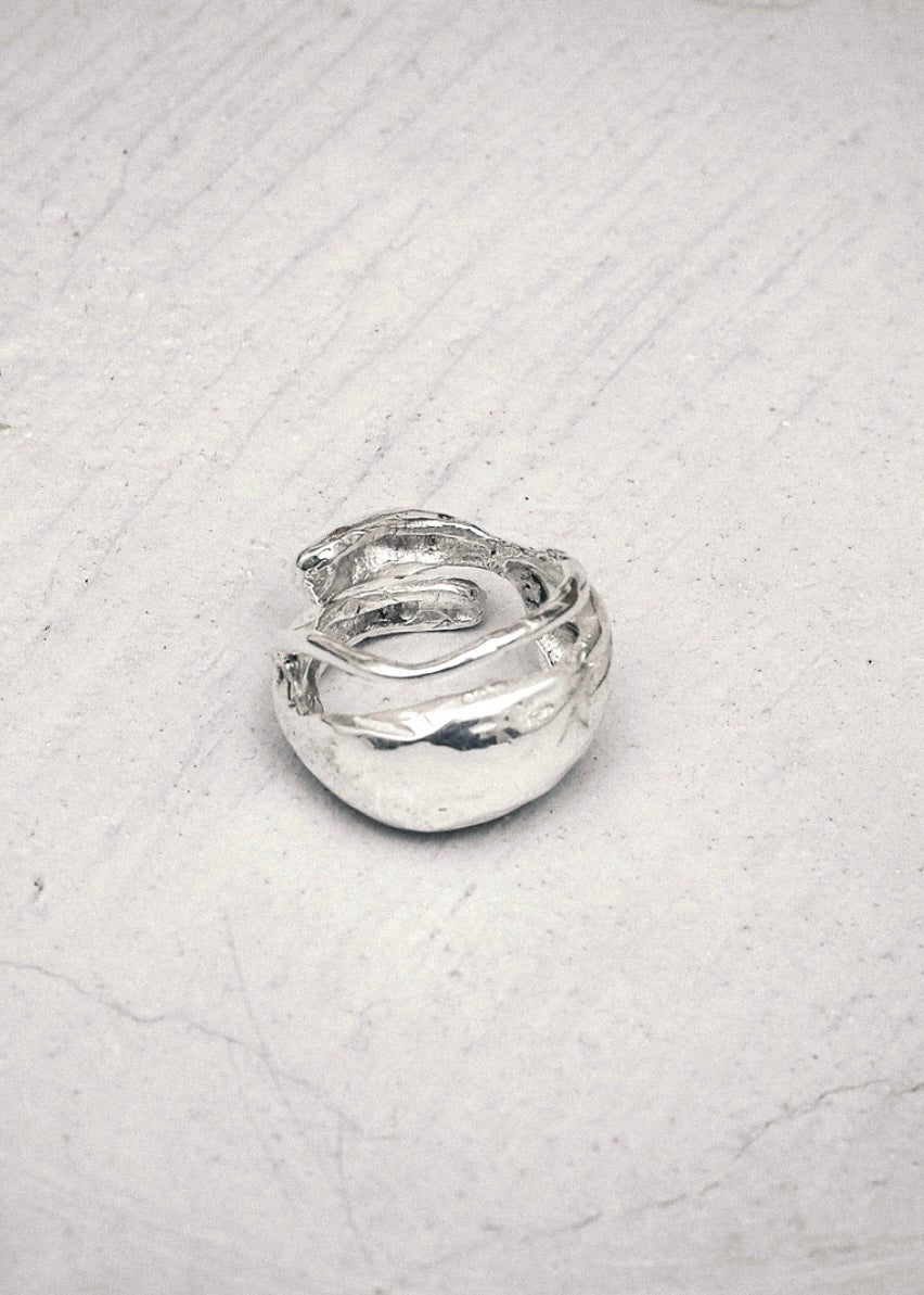 NA174 HOLLOW RING NASILIA