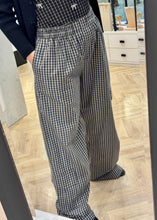 Φόρτωση εικόνας στο εργαλείο προβολής Συλλογής, CARGO PANTS BLACK VICHY MILKWHITE
