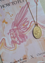 Φόρτωση εικόνας στο εργαλείο προβολής Συλλογής, Fly Necklace Gold - Lucky Charm 2026 NORTH &amp; SOUTH JEWELRY
