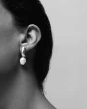 Load image into Gallery viewer, NA106 PEARL EARRINGS NASILIA
