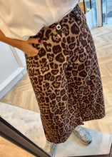 Load image into Gallery viewer, &quot;CINDY&quot; Leopar Pants  PALOMAS Y MARGARITAS
