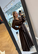 Load image into Gallery viewer, ELSA DRESS BROWN PALOMAS Y MARGARITAS
