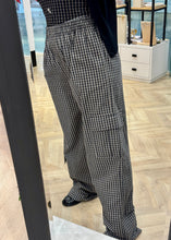 Φόρτωση εικόνας στο εργαλείο προβολής Συλλογής, CARGO PANTS BLACK VICHY MILKWHITE
