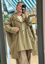 Load image into Gallery viewer, &quot;ANNA&quot; Coat Khaki PALOMAS Y MARGARITAS
