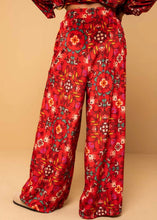 Φόρτωση εικόνας στο εργαλείο προβολής Συλλογής, Lisa Pants Red Terracotta Folk Pixel Flower Βελούδινο Rip με Τσέπες Petit Boutik
