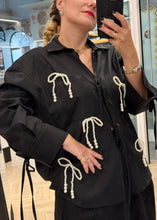 Load image into Gallery viewer, SHIRT BLACK WITH BOWS
