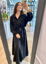 Load image into Gallery viewer, ELSA DRESS BLACK PALOMAS Y MARGARITAS

