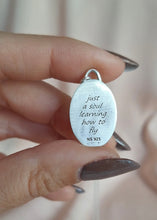 Φόρτωση εικόνας στο εργαλείο προβολής Συλλογής, Fly Necklace Gold - Lucky Charm 2026 NORTH &amp; SOUTH JEWELRY
