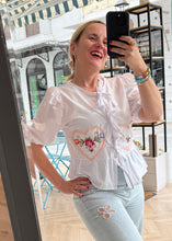 Load image into Gallery viewer, “PEPITA&quot; Shirt PALOMAS Y MARGARITAS
