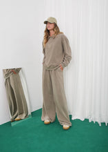 Load image into Gallery viewer, UNIQUE SWEATER BEIGE ARPYES
