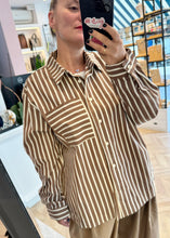 Load image into Gallery viewer, &quot;ALEX&quot; Shirt Camel PALOMAS Y MARGARITAS
