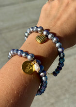 Load image into Gallery viewer, GREY PEARLS BRACELET
