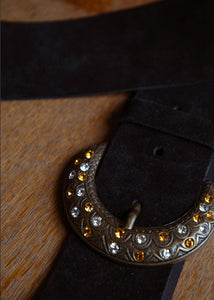 MONDO BELT (SUEDE EMBELLISHED BUCKLE) NIDODILEDA