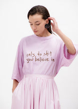 Φόρτωση εικόνας στο εργαλείο προβολής Συλλογής, BEVERLY T-SHIRT BABY PINK A PIECE OF ME
